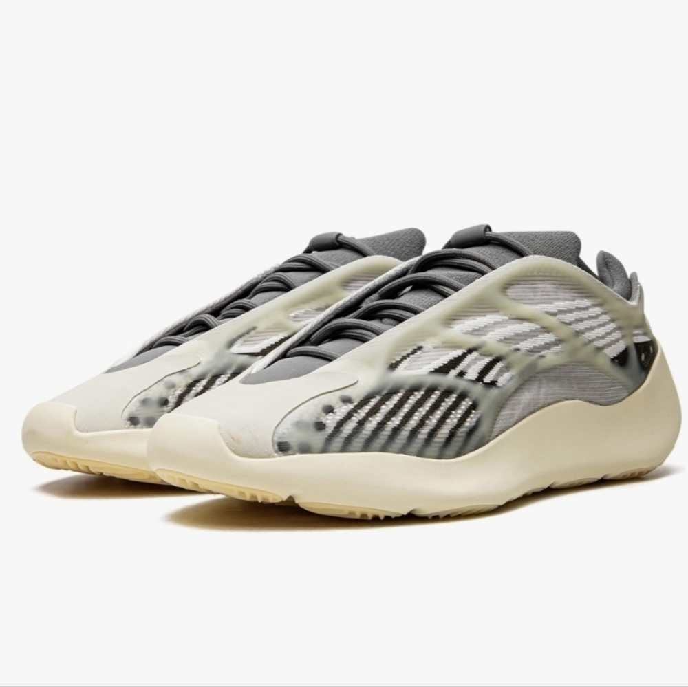 adidas Mens Yeezy 700 V3 ID1674 Fade Salt